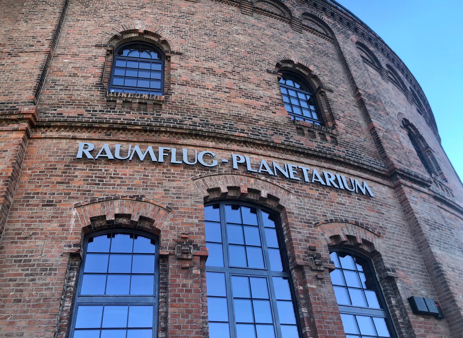 Planetarium-Halle-01